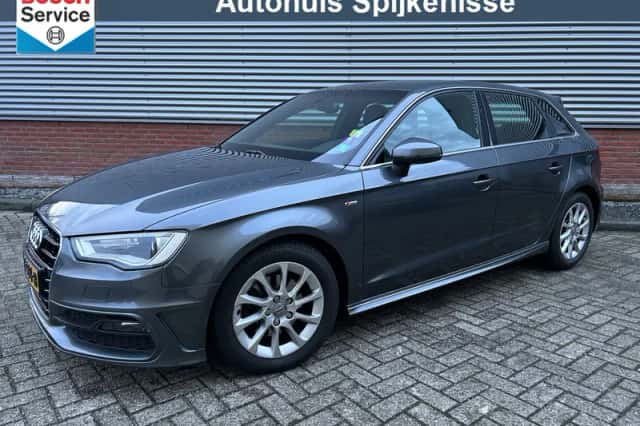 Audi A3 (2015) thumbnail 1