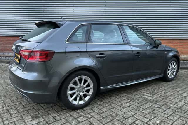 Audi A3 (2015) thumbnail 2