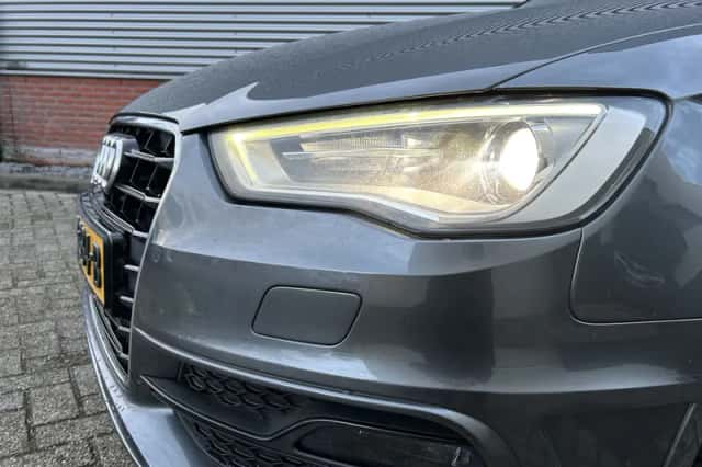 Audi A3 (2015) thumbnail 3