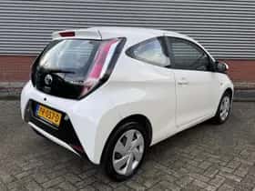 Toyota Aygo (2017) thumbnail 2