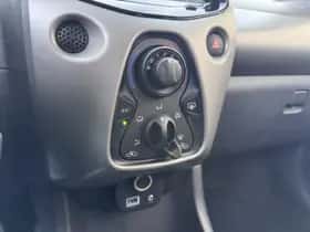 Toyota Aygo (2017) thumbnail 7