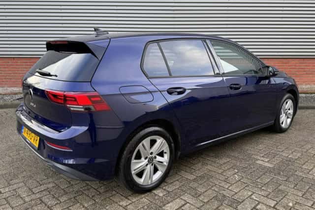 Volkswagen Golf (2022) thumbnail 2