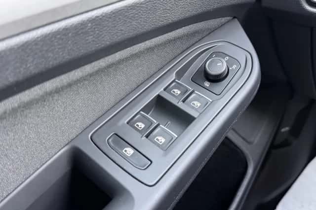 Volkswagen Golf (2022) thumbnail 6