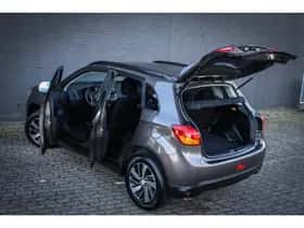 Mitsubishi ASX (2015) thumbnail 16