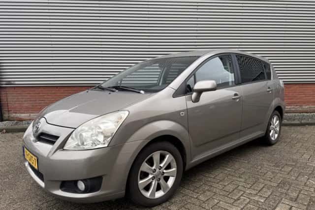 Toyota Verso (2008) thumbnail 1