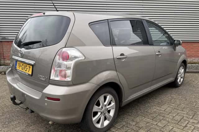 Toyota Verso (2008) thumbnail 2