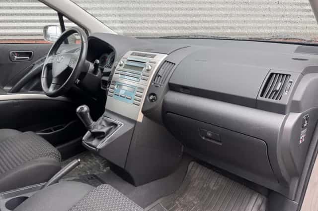 Toyota Verso (2008) thumbnail 3