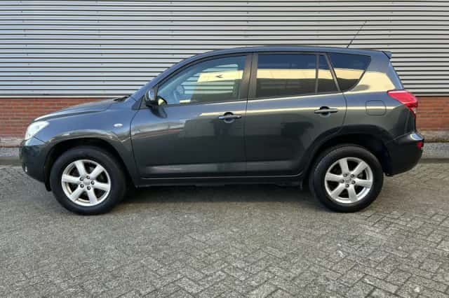 Toyota RAV4 (2009) thumbnail 2