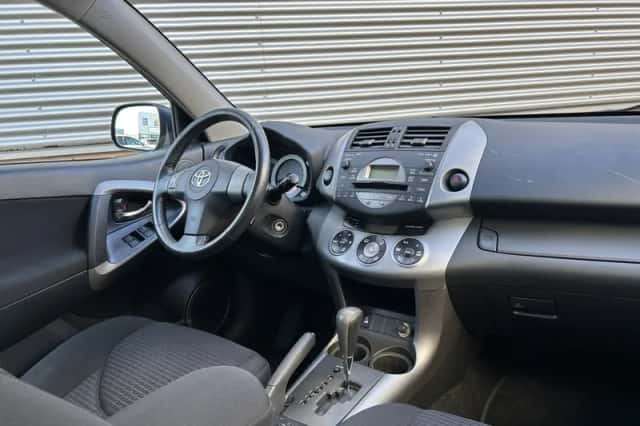 Toyota RAV4 (2009) thumbnail 4