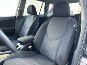 Toyota RAV4 (2009) thumbnail 5