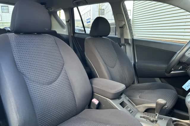 Toyota RAV4 (2009) thumbnail 6