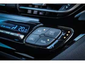 Toyota C-HR thumbnail 10