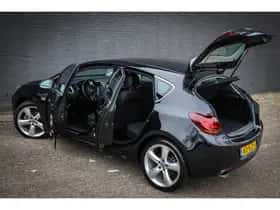 Opel Astra (2010) thumbnail 16