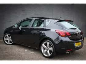 Opel Astra (2010) thumbnail 3