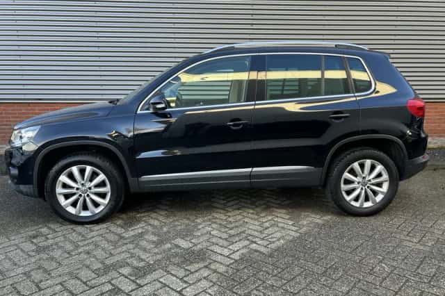 Volkswagen Tiguan (2013) thumbnail 2