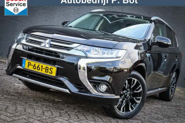 Mitsubishi Outlander (2017) thumbnail 1