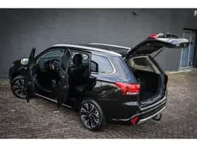 Mitsubishi Outlander (2017) thumbnail 3