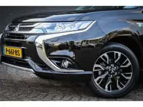 Mitsubishi Outlander (2017) thumbnail 4