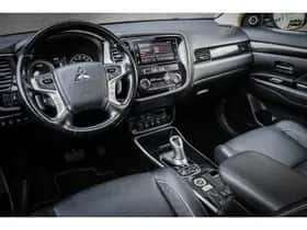 Mitsubishi Outlander (2017) thumbnail 6