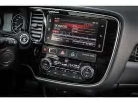 Mitsubishi Outlander (2017) thumbnail 10