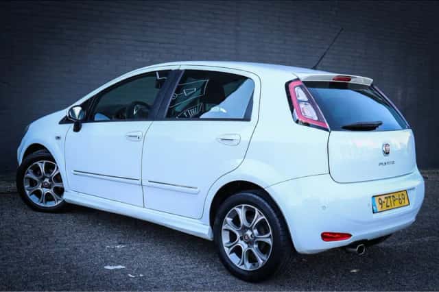 Fiat Punto (2015) thumbnail 3