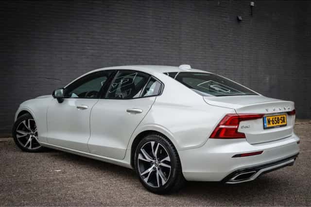 Volvo S60 (2021) thumbnail 3