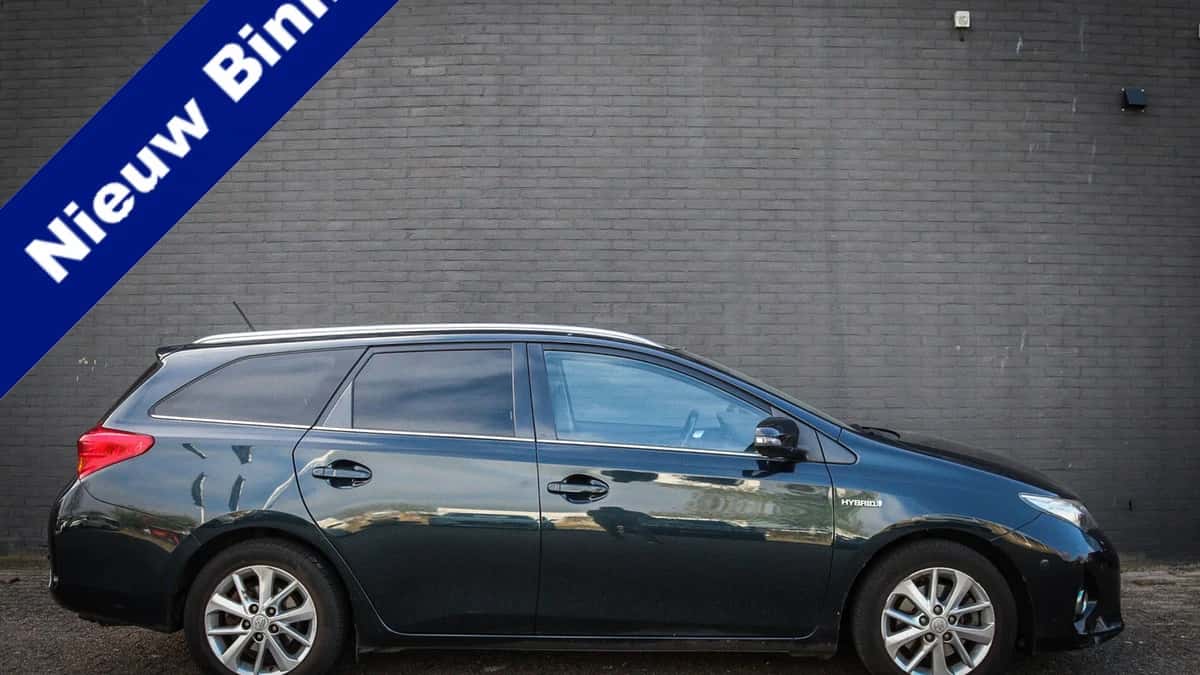 Toyota Auris (2014) — foto 1
