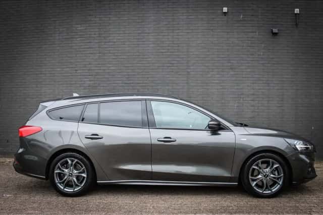 Ford Focus (2020) thumbnail 2