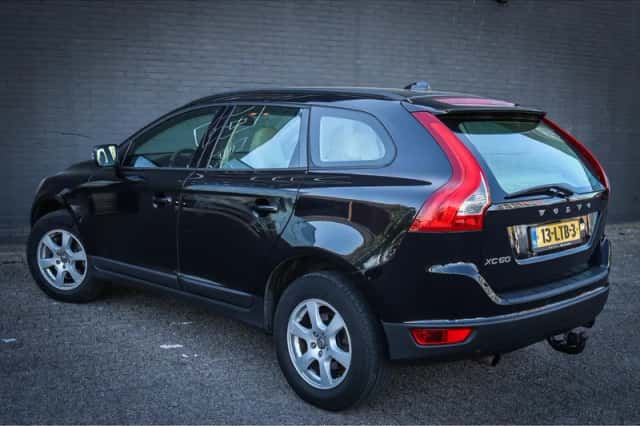 Volvo XC60 (2010) thumbnail 2