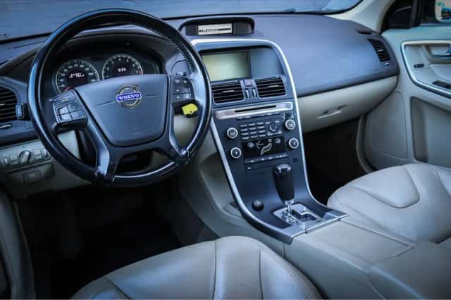 Volvo XC60 (2010) thumbnail 3