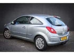 Opel Corsa (2011) thumbnail 3