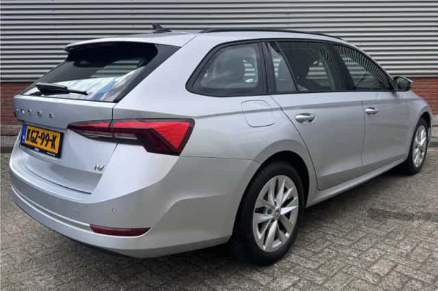 Škoda Octavia (2023) thumbnail 2
