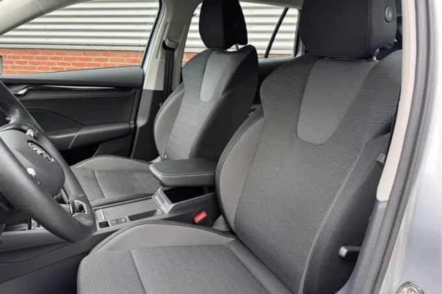 Škoda Octavia (2023) thumbnail 4