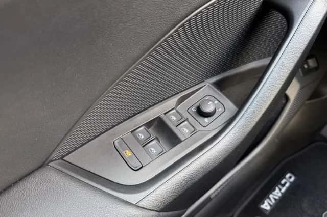 Škoda Octavia (2023) thumbnail 5