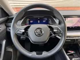 Škoda Octavia (2023) thumbnail 8