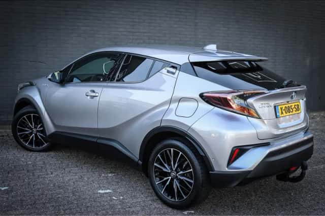 Toyota C-HR (2019) thumbnail 3