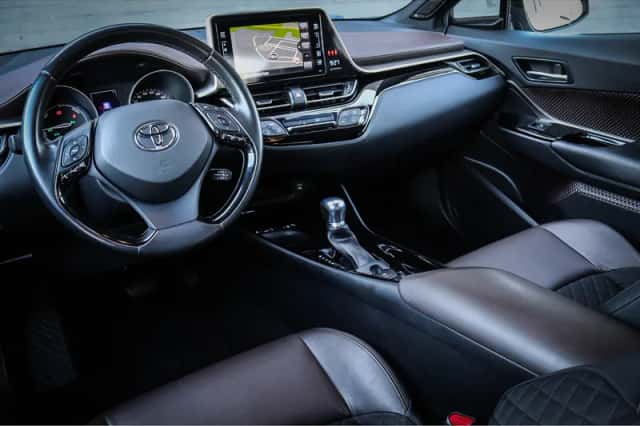 Toyota C-HR (2019) thumbnail 4