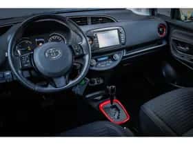 Toyota Yaris (2017) thumbnail 3
