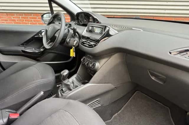 Peugeot 208 (2017) thumbnail 5