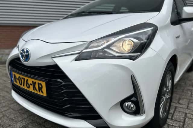 Toyota Yaris (2018) thumbnail 2