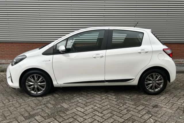 Toyota Yaris (2018) thumbnail 3