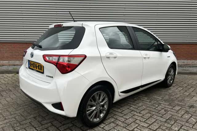 Toyota Yaris (2018) thumbnail 4