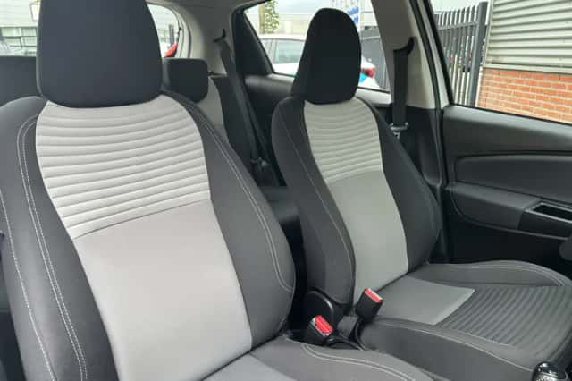 Toyota Yaris (2018) thumbnail 6