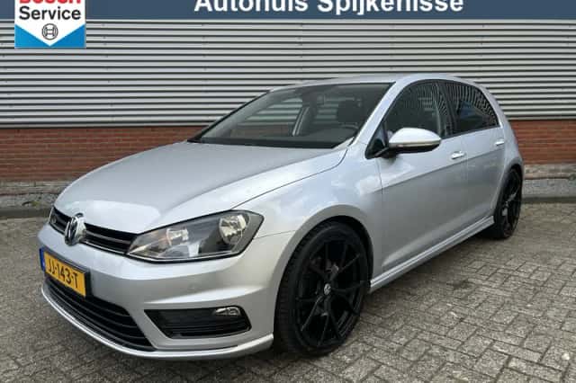 Volkswagen Golf (2016) thumbnail 1