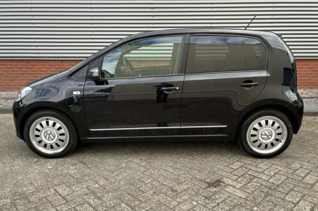 Volkswagen Up! (2016) thumbnail 3