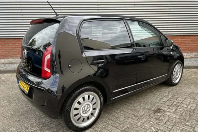Volkswagen Up! (2016) thumbnail 4
