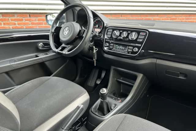 Volkswagen Up! (2016) thumbnail 5