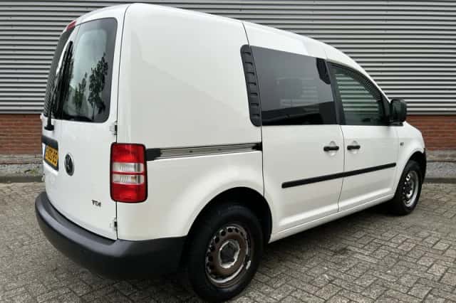 Volkswagen Caddy (2012) thumbnail 4