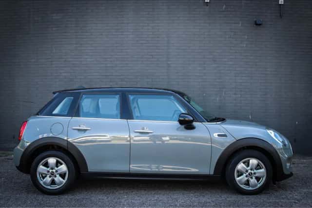 MINI Cooper (2018) thumbnail 2