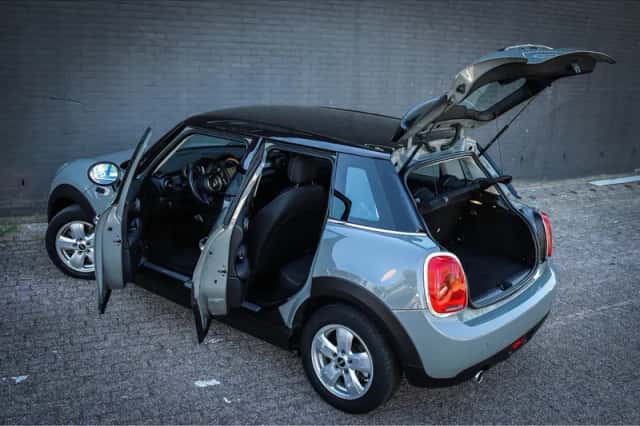 MINI Cooper (2018) thumbnail 3